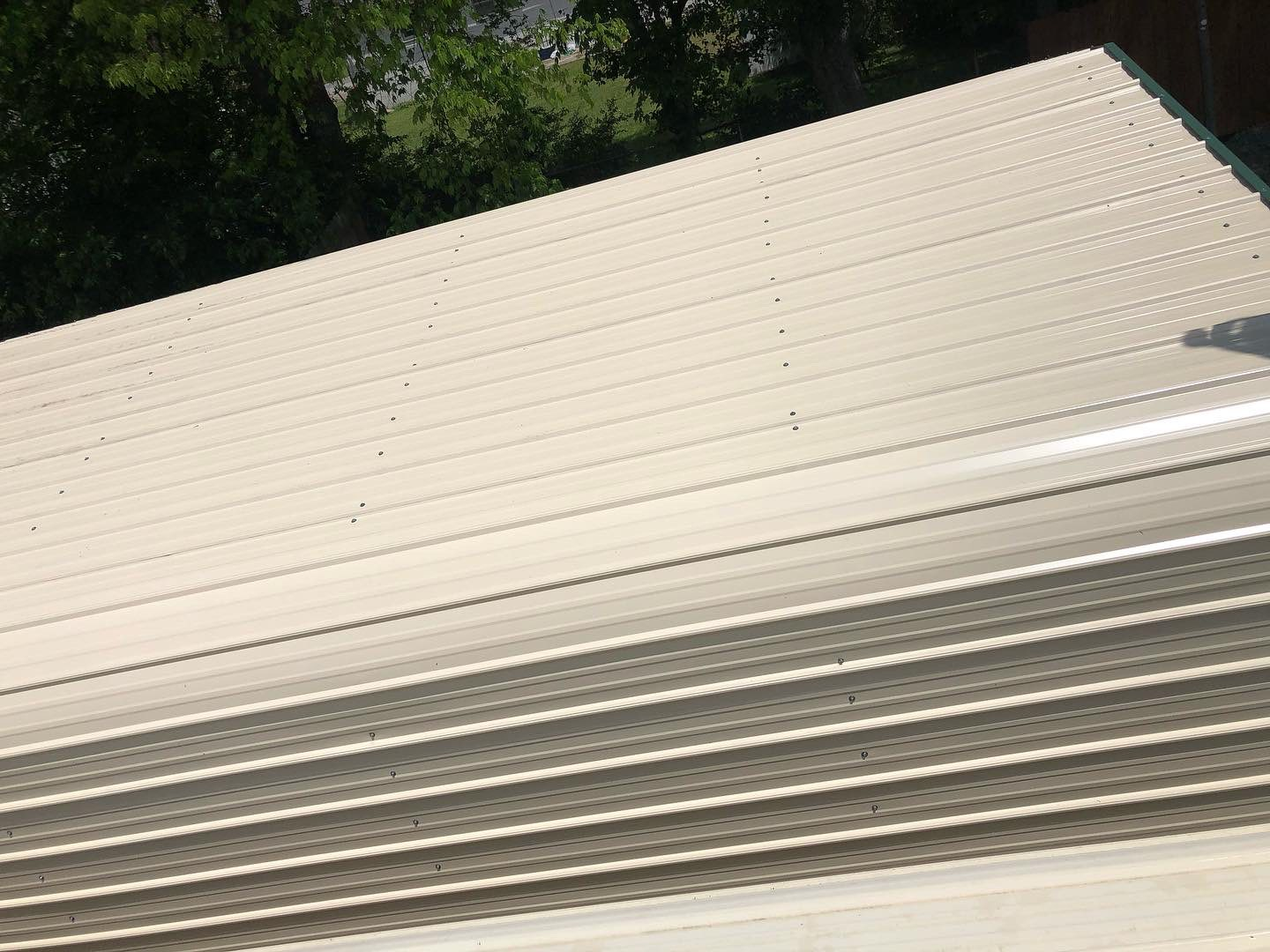 Metal roof cleaning